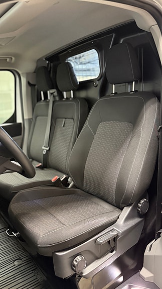 Ford Transit Custom 13 of 20