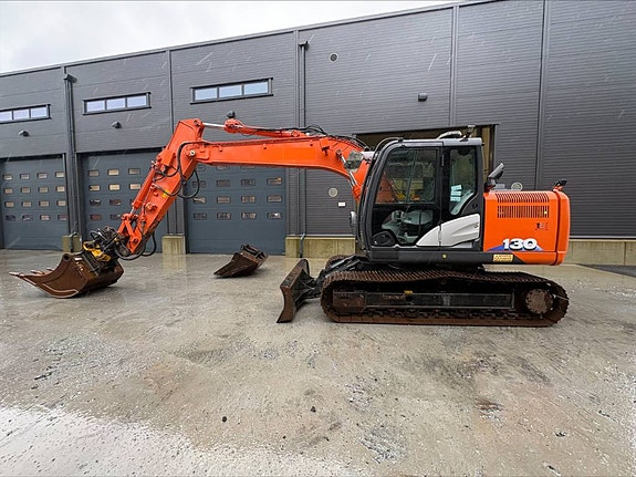 Hitachi ZX 130-6 2 of 6