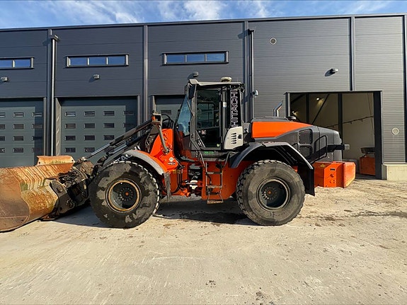 Hitachi ZW180PL-6 2 of 6