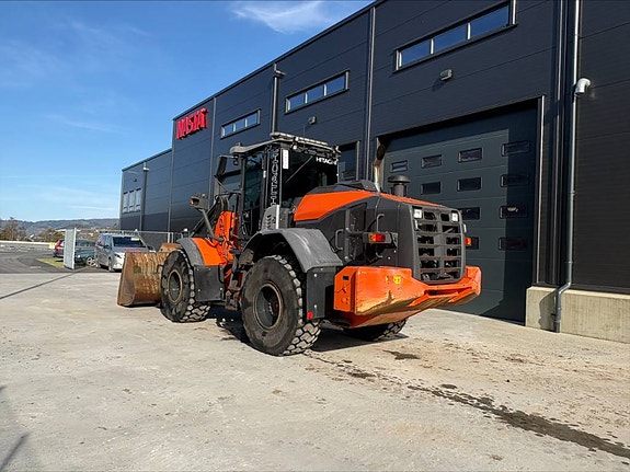Hitachi ZW180PL-6 3 of 6