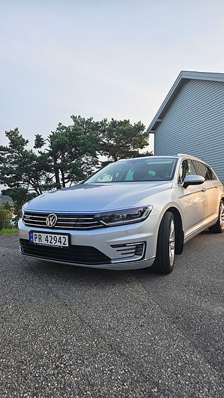 Volkswagen Passat 5 of 16