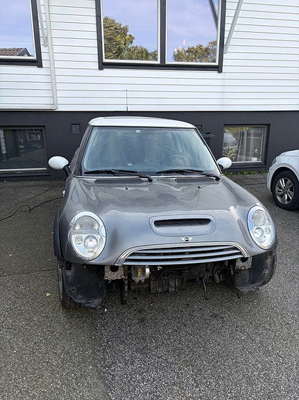 MINI Cooper S 21 of 25