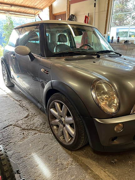 MINI Cooper S 17 of 25
