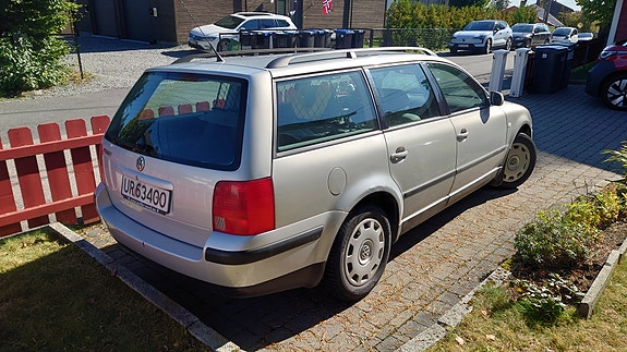 Volkswagen Passat 3 of 14
