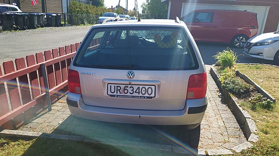 Volkswagen Passat 4 of 14