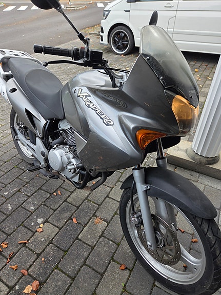 Honda XL 125 V Varadero 2 of 11