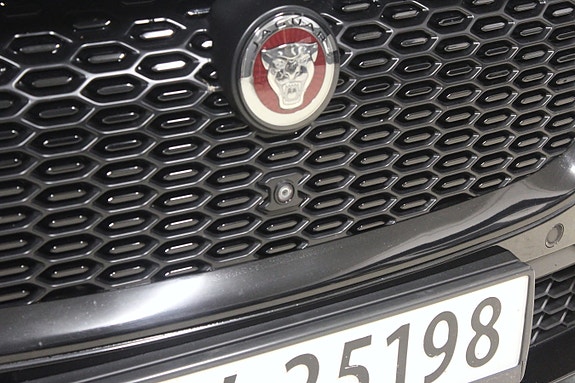 Jaguar I-PACE 6 of 30