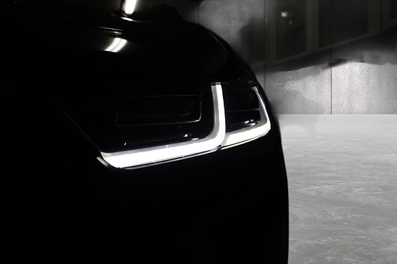 Jaguar I-PACE 8 of 30