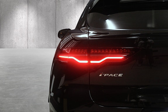Jaguar I-PACE 12 of 30