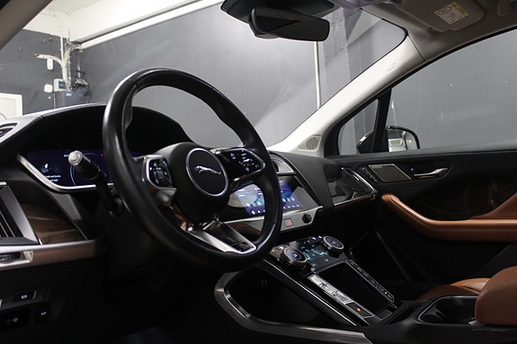 Jaguar I-PACE 28 of 30