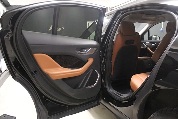 Jaguar I-PACE 17 of 30