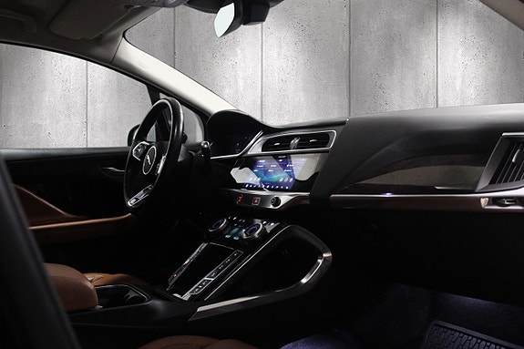 Jaguar I-PACE 26 of 30
