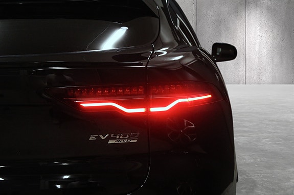 Jaguar I-PACE 13 of 30