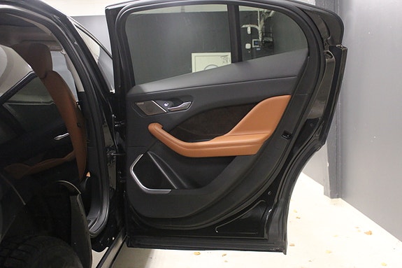 Jaguar I-PACE 19 of 30
