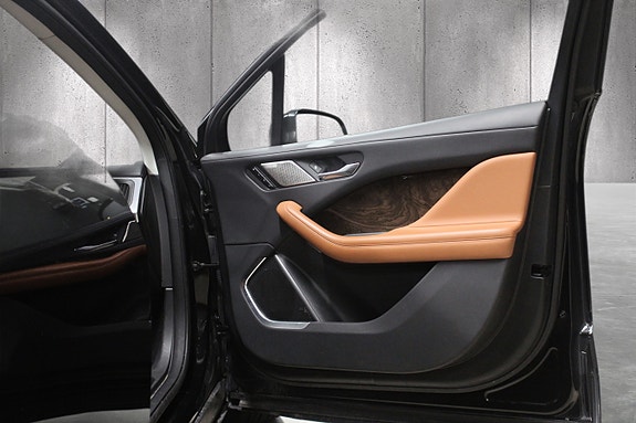 Jaguar I-PACE 23 of 30