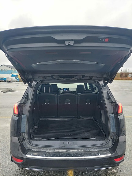 Peugeot 5008 2 of 6