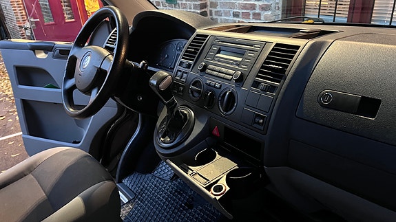 Volkswagen Caravelle 20 of 30