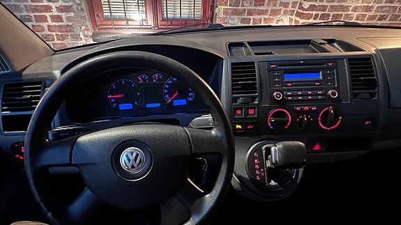 Volkswagen Caravelle 10 of 30