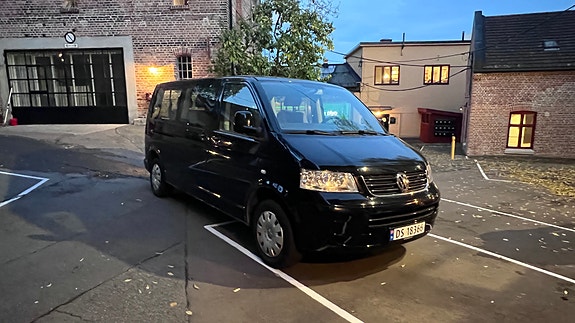 Volkswagen Caravelle 2 of 30