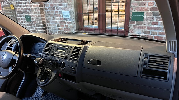 Volkswagen Caravelle 21 of 30