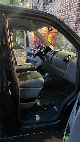 Volkswagen Caravelle 18 of 30
