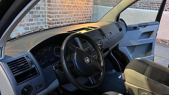 Volkswagen Caravelle 11 of 30