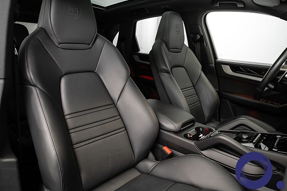 Porsche Cayenne 12 of 30