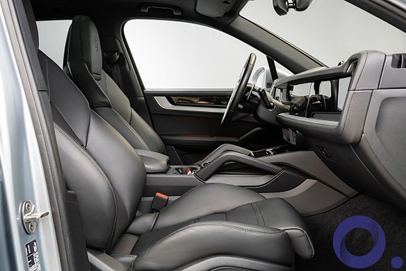 Porsche Cayenne 13 of 30