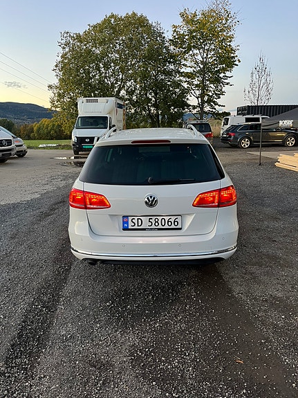 Volkswagen Passat 2 of 15