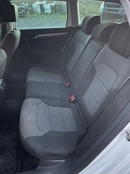 Volkswagen Passat 10 of 15