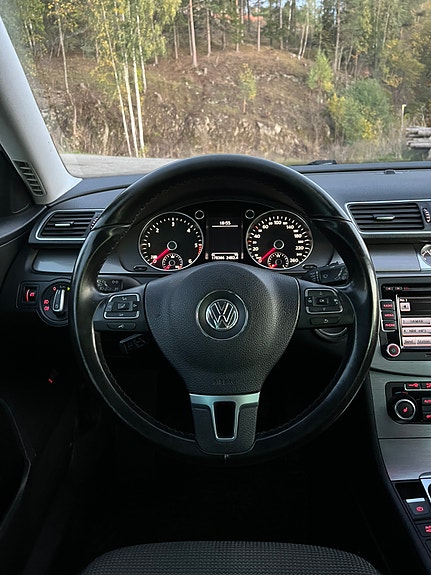Volkswagen Passat 8 of 15