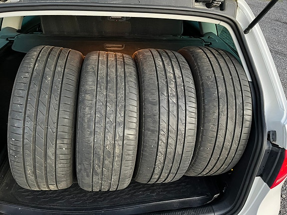Volkswagen Passat 12 of 15