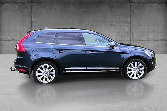 Volvo XC60 2 of 7