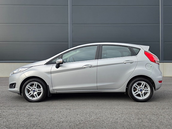 Ford Fiesta 2 of 27