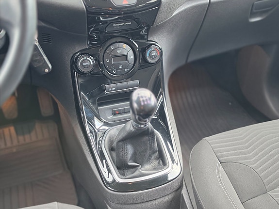 Ford Fiesta 17 of 27