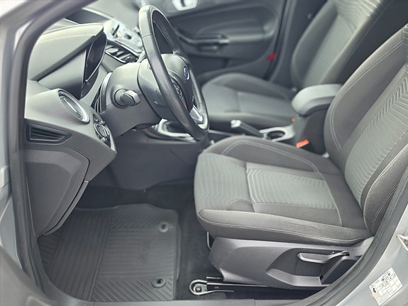 Ford Fiesta 10 of 27