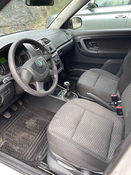 Skoda Fabia 2 of 8