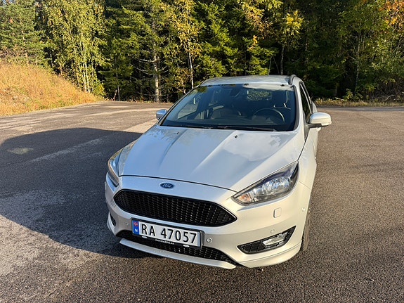 Ford Focus 2 of 13