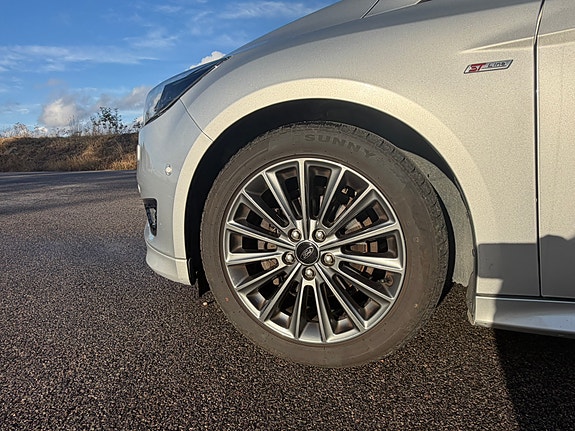 Ford Focus 12 of 13