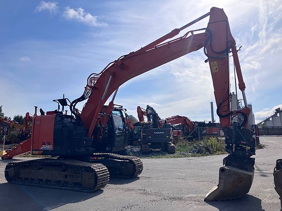 Hitachi ZX225USLC-6 6 of 10