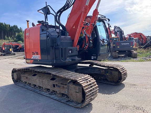 Hitachi ZX225USLC-6 4 of 10
