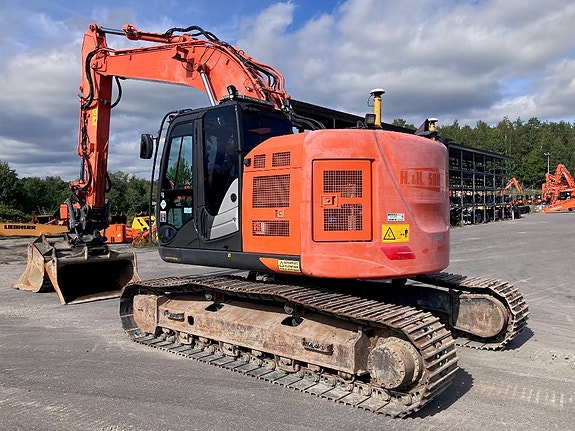 Hitachi ZX225USLC-6 2 of 10