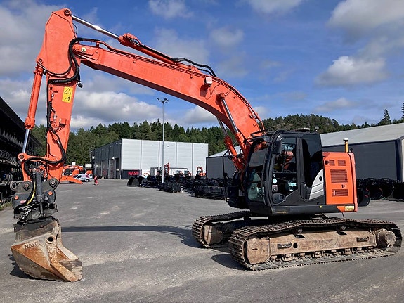 Hitachi ZX225USLC-6 5 of 10