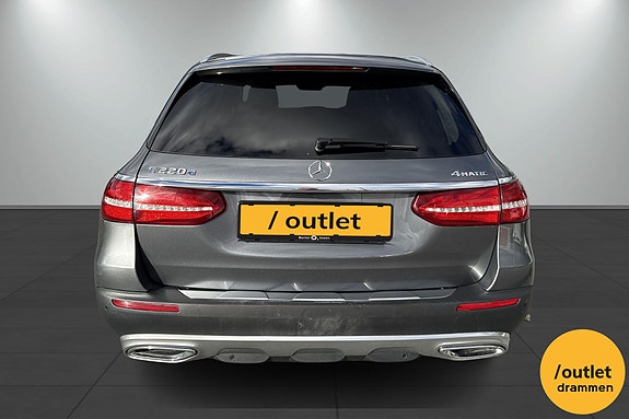 Mercedes-Benz E220 d 4 of 26