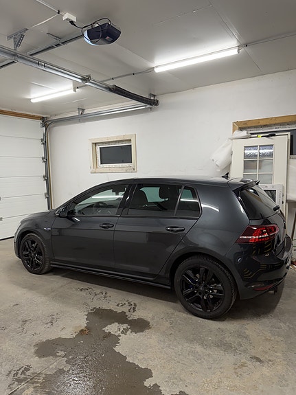 Volkswagen Golf VII 12 of 30