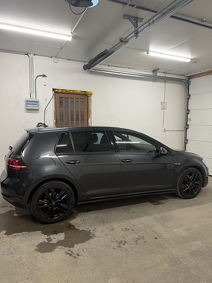 Volkswagen Golf VII 21 of 30