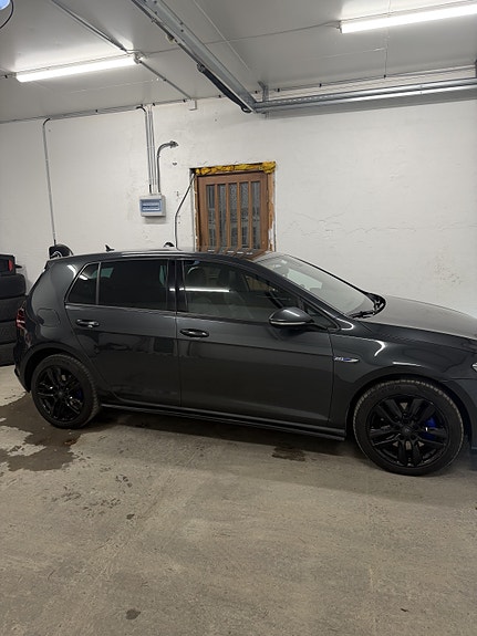 Volkswagen Golf VII 23 of 30