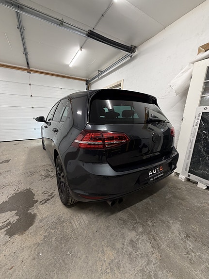 Volkswagen Golf VII 14 of 30