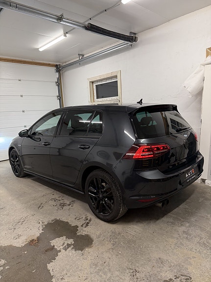 Volkswagen Golf VII 13 of 30
