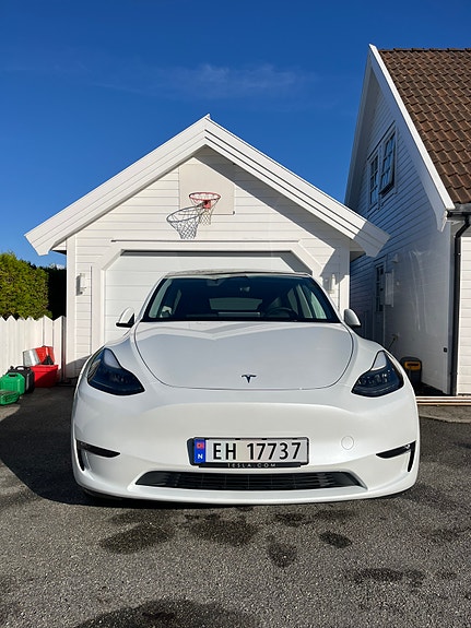 Tesla Model Y 13 of 15